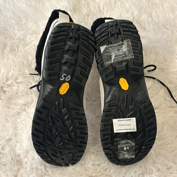 UGG Men's Butte Waterproof Leather Snow Boot, White/Black, Size 11 - Picture 4 of 9